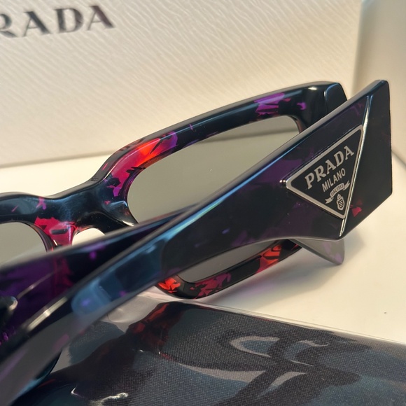 Prada sunglasses - Picture 6 of 9